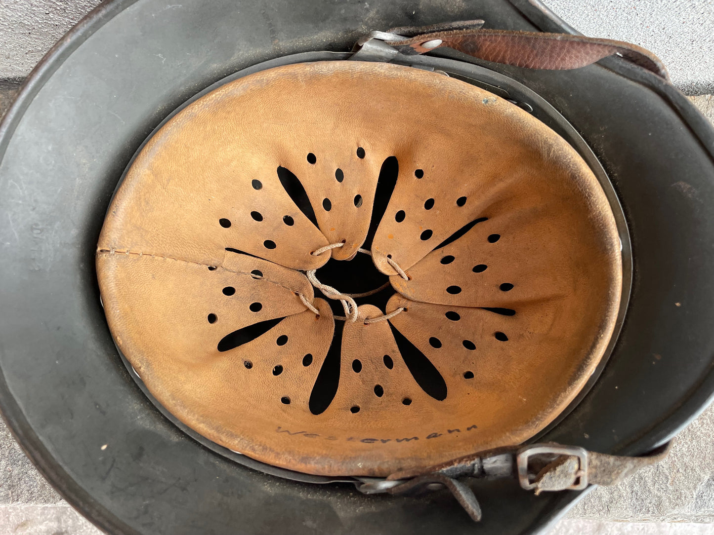 Rare Kriegsmarine M40 Helmet – Quist Q64, Lot DN142