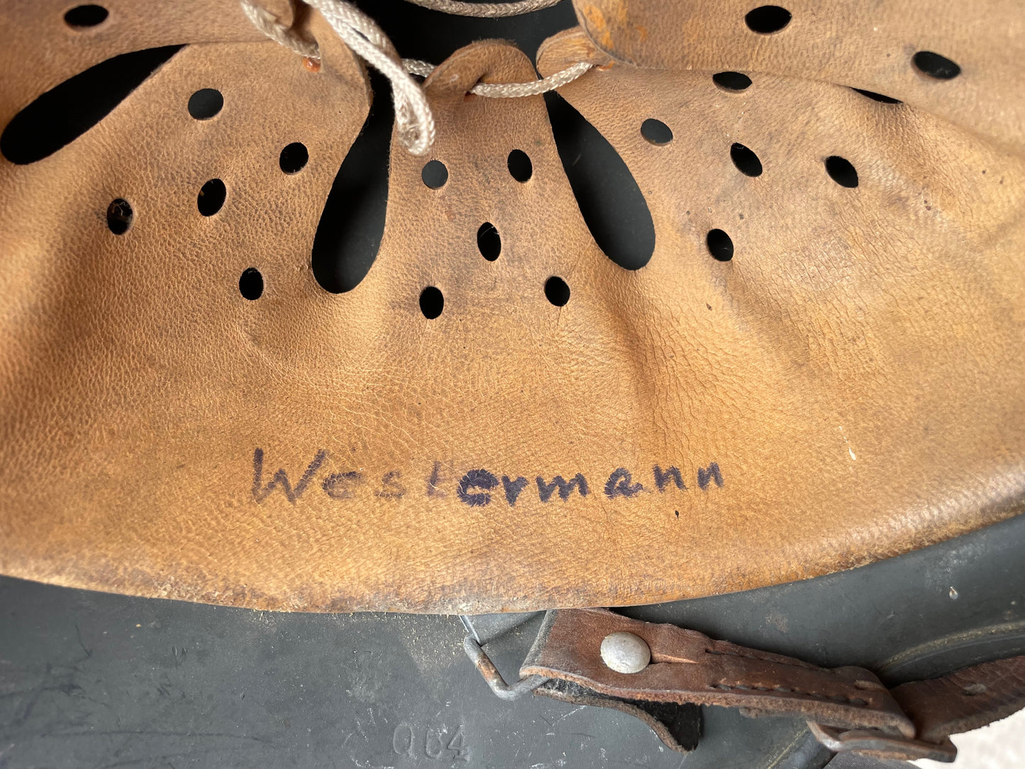 Rare Kriegsmarine M40 Helmet – Quist Q64, Lot DN142