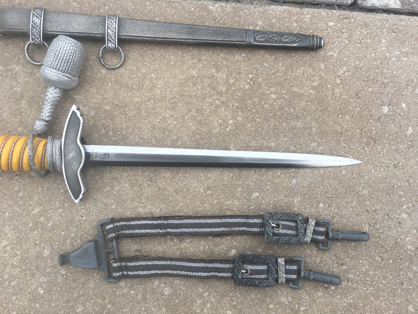 WW2 Luftwaffe Officer’s Dagger – WKC Solingen with Hanger & Portepee