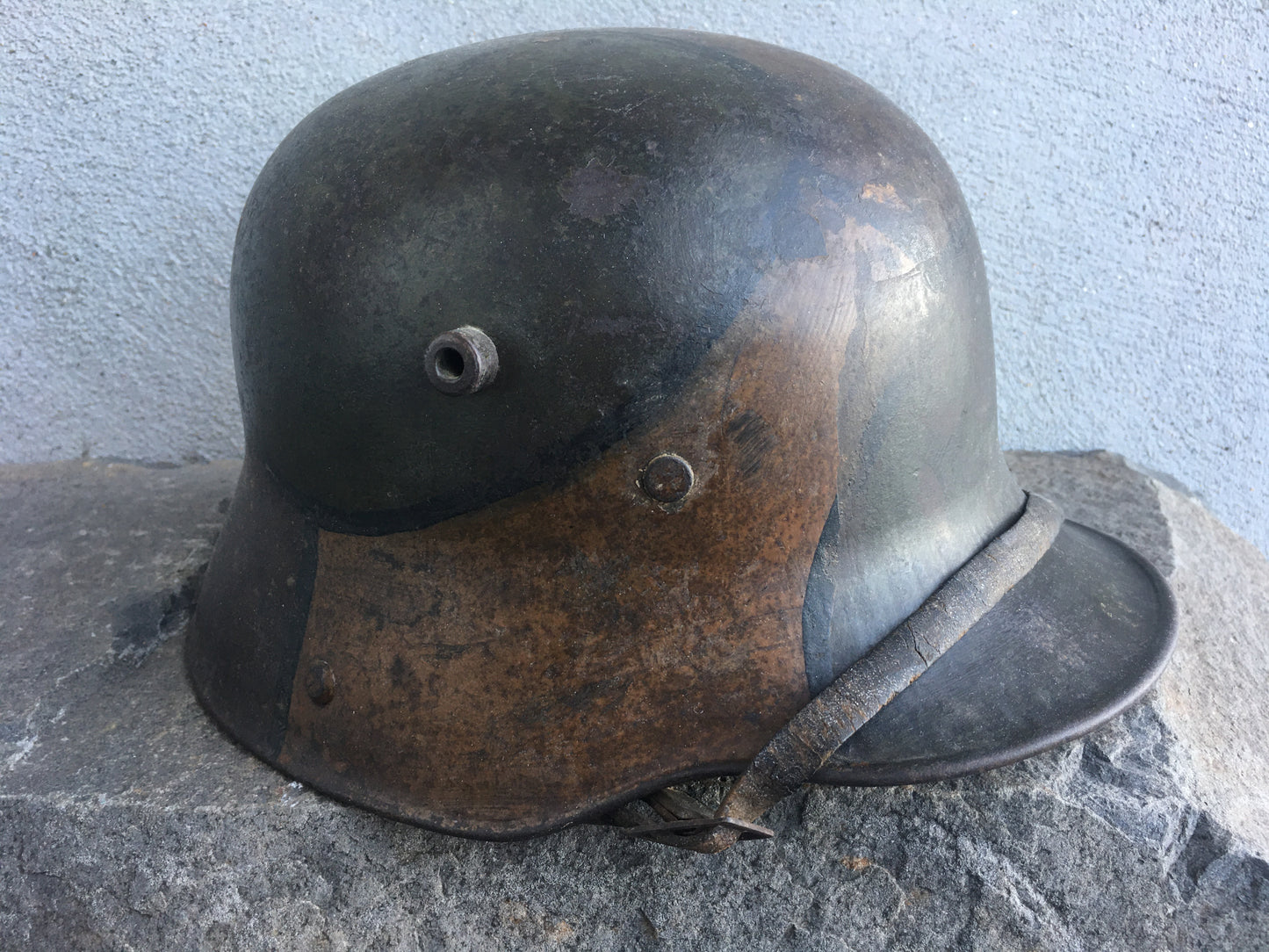 WW1 German M16 Camo Painted Helmet – Original & Untouched